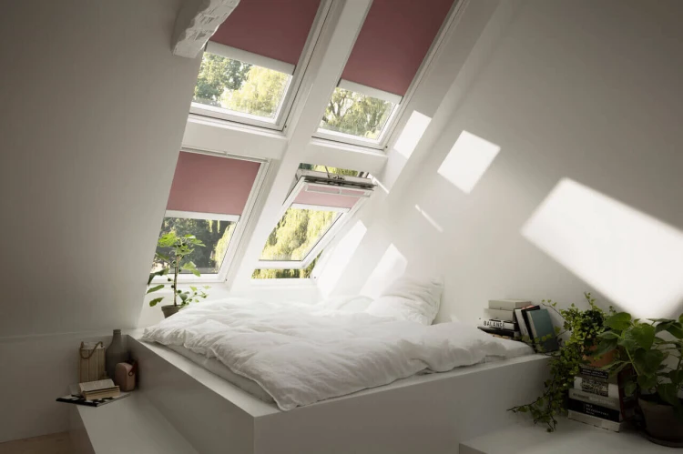 Roleta zaciemniająca solarna VELUX DSL
