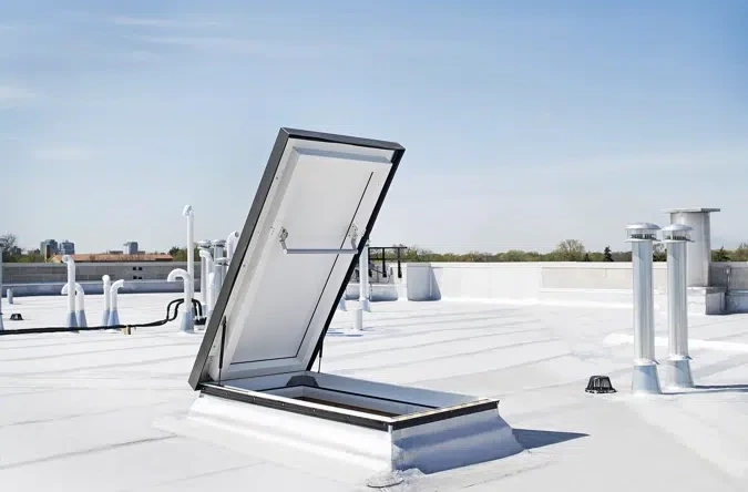 Wyłaz dachowy do dachu płaskiego FAKRO DRL