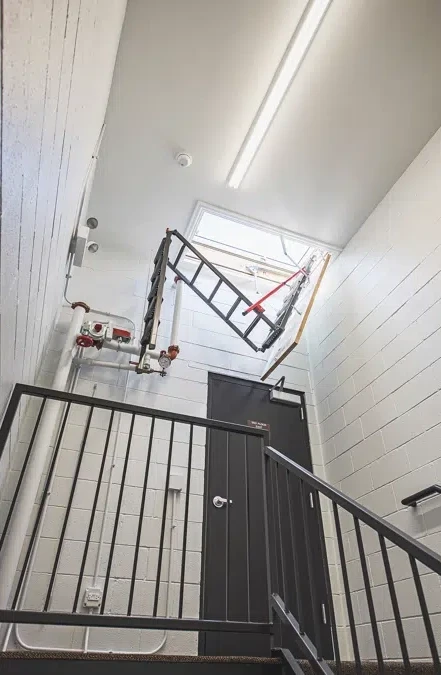 Wyłaz dachowy do dachu płaskiego FAKRO DRL - schody strychowe nie są częścią zestawu