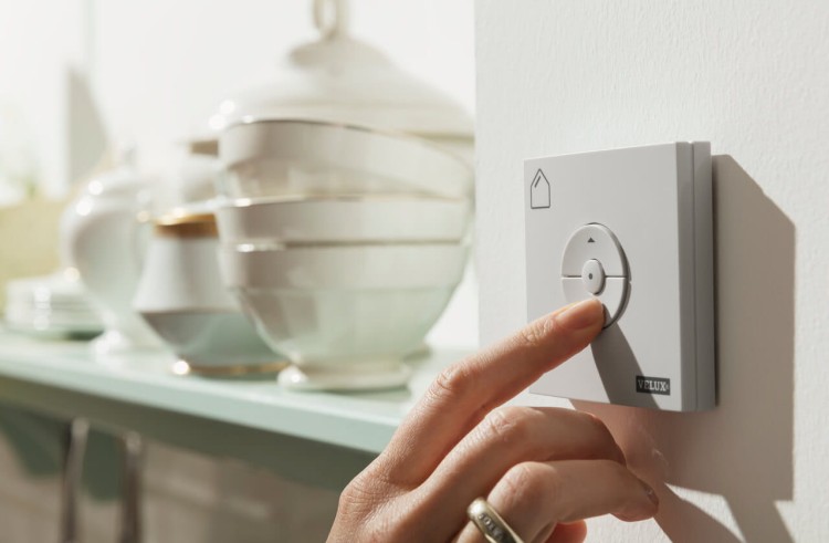 Roleta solarna VELUX SSL - klawiatura naścienna